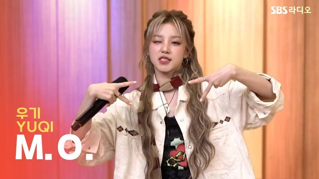 宋雨琦 (YUQI) - M.O. (Live)