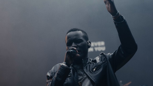 Brad & Rebekah - Glimpse Of You (Live)