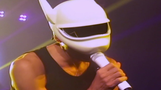 Cro - HERZ (Official Video)