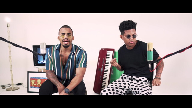 Lucas e Orelha - Perfume (Marcas 2)