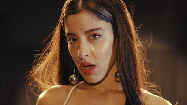 Marina Satti - EPANO STO TRAPEZI