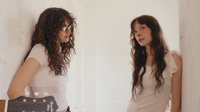 Holly Humberstone - Dive (Live Acoustic)