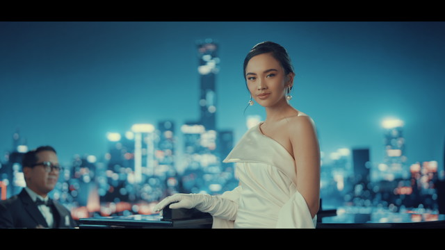 Lyodra - Sang Dewi (Lyric Video)