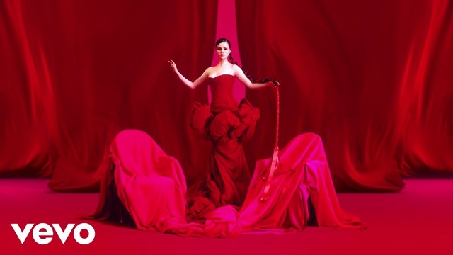 Selena Gomez - Baila Conmigo (歌词版)