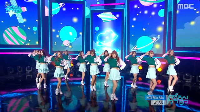 WJSN (宇宙少女) - MoMoMo (모모모) (Live At Show Music Core 2016/04/30) (Live)