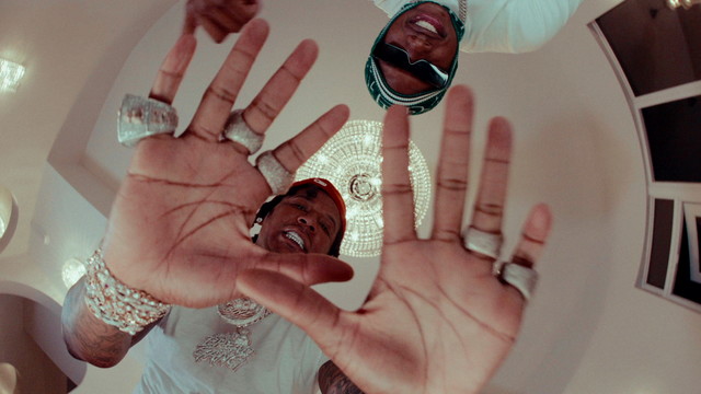 Moneybagg Yo - BUSSIN