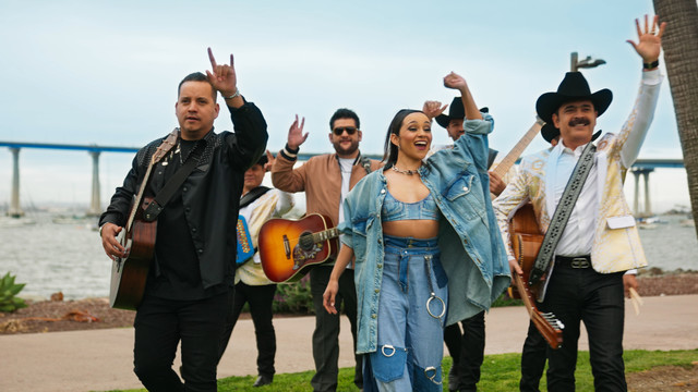 Los Tucanes De Tijuana - Ando Bien Agusto (Video Oficial)