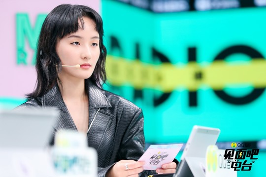 张钰琪 - 张钰琪方言情景演绎凡尔赛文学，这气质拿捏得死死的，妹妹演技很可！ (Live)