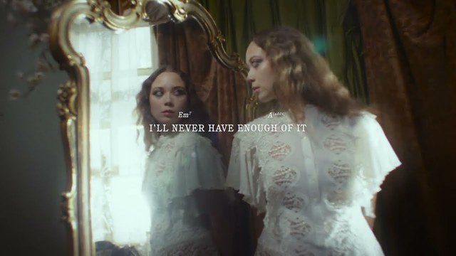 Laufey - Snow White (Official Lyric Video with Chords)