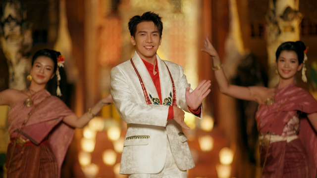 เต๋า ภูศิลป์ - MON HAK LUANG PRA BANG