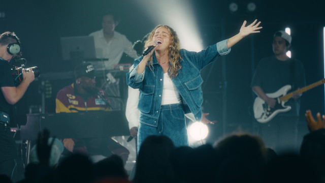 One House - Up To Something (Live)