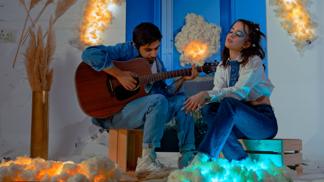 Melis Fis - Biz Neyiz? - Akustik