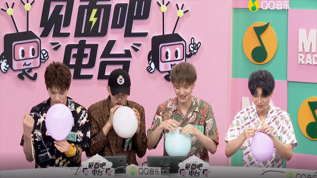 见面吧 - 沙漠五子秀可爱 狂吸氦气变声小奶音 (花絮版)