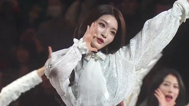 AKB48 - ヘビーローテーション (2017 MAMA in Japan 2017/11/29)