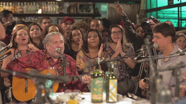 Moacyr Luz e Samba do Trabalhador - Que Batuque É Esse? (Ao Vivo)