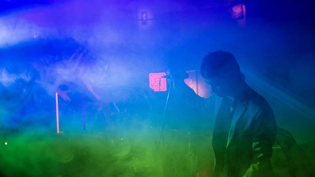 吴建京 - 霓虹雨 (现场版)