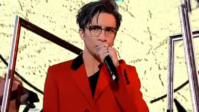 薛之谦 - 丑八怪 + 给我一个吻 (中国新歌声第一季 总决赛)