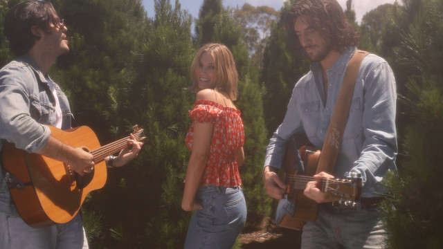 Delta Goodrem - Rockin' Around the Christmas Tree