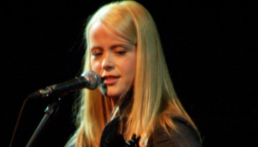 Tina Dico - Poetess Play (Live)