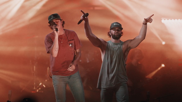 Dylan Marlowe - Boys Back Home (Official Live Performance)