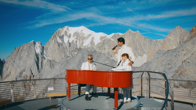 Andrea Bocelli - Happy Xmas(War Is Over) (from Monte Bianco)