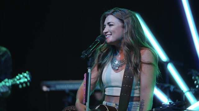 Tenille Townes - Light In Your Eyes (Live)