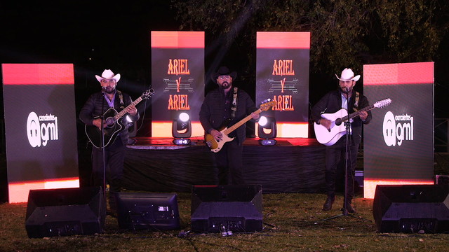 Ariel y Ariel - Contigo Safo (En Vivo)