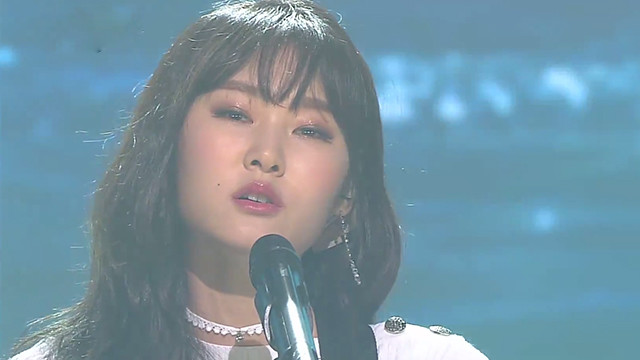 辛知勋 - 별이 안은 바다 (Live At 人气歌谣 2017/02/05) (Live) (You Are A Star Already)