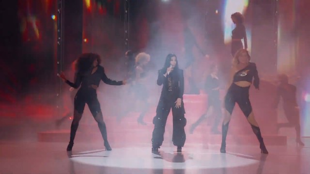 Cher - Strong Enough+Believe (Live) (2024维多利亚的秘密秀现场)