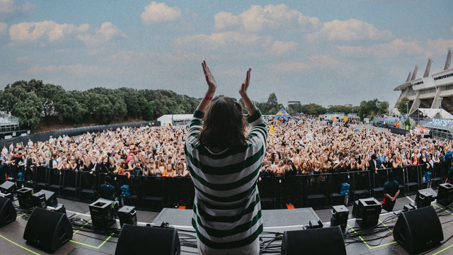 venbee - rampage (Official Visualiser)