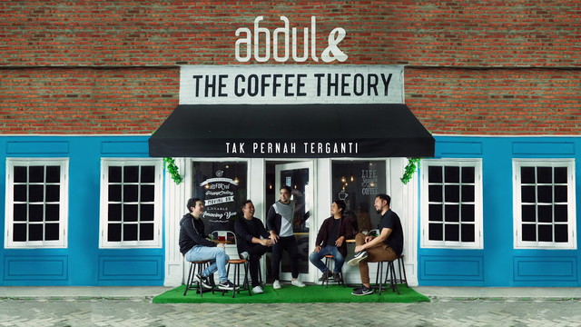 Abdul & The Coffee Theory - Tak Pernah Terganti (Lyric Video)