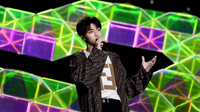 陈立农 - 一半是我 (浙江卫视领跑2019演唱会)