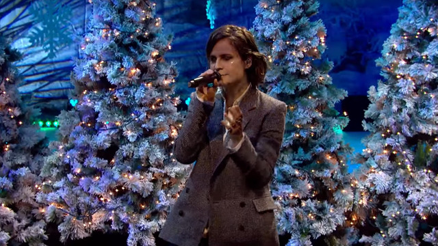 Christine and the Queens - Tilted (Live At Top Of The Pops 2016/12/25) (Live)