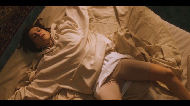 Aloïse Sauvage - À l'horizontale