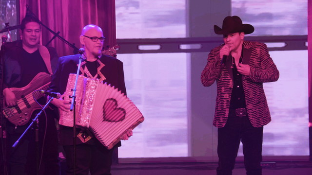 Bobby Pulido - Para Que Baile Mi Pueblo (En Vivo)