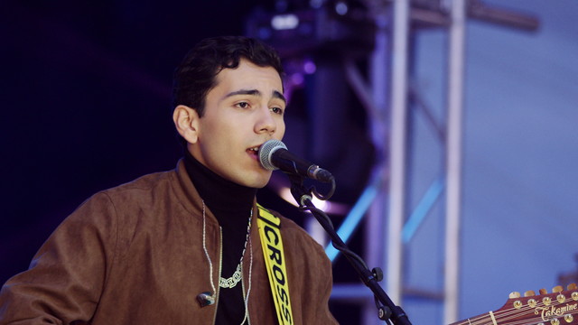 Tony Garcia - Besos En Guerra (En Vivo)