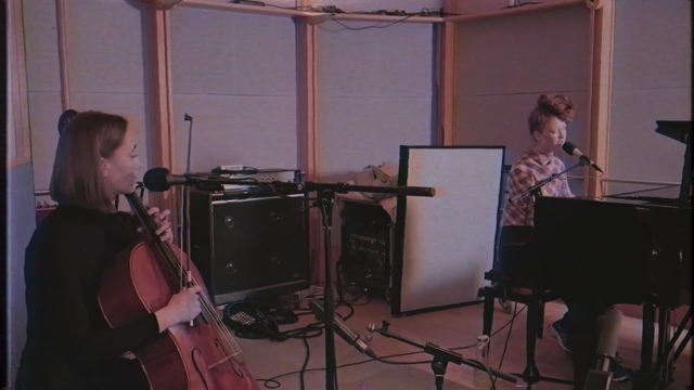 Red Moon - Emotional (Live)