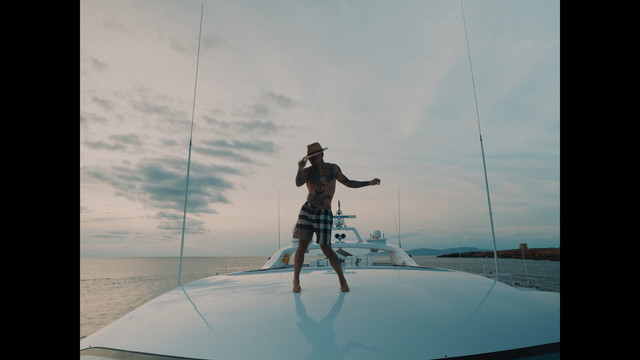 Rauw Alejandro - Pasaporte (Official Video)