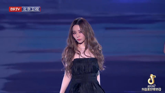 张靓颖 - 野心家 + 808 (2025美好奇妙夜)