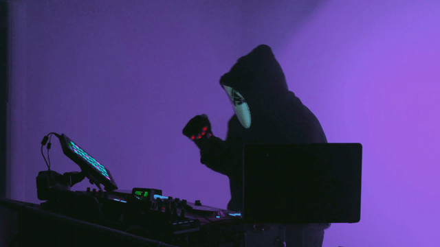 DJ Masquerade - Navidad Sin Ti