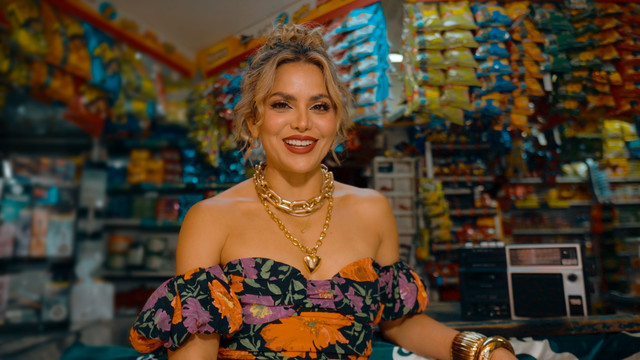 Adriana Lucia - En La Playa Te Espero (Video Oficial)