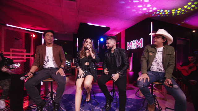 Mariana & Mateus - Namoro de Portão (Ao Vivo)