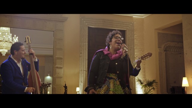 La Santa Cecilia - You've Really Got A Hold On Me (En Vivo)