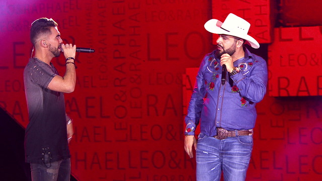 Léo & Raphael - Garçom (Ao Vivo)