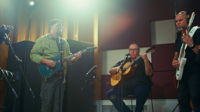 Fred Arrais - Tudo Tão Igual (Clipe Oficial)