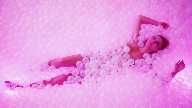 Anna-Carina Woitschack - Die Welt umarmen