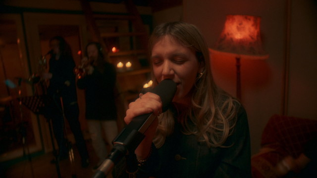 Maya Delilah - Squeeze (Live From Middle Farm Studios / 2023)