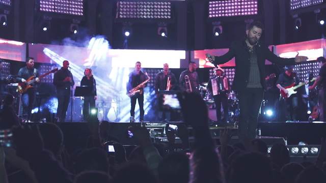 Jonas Vilar - Deus Está Aqui(Noites Traiçoeiras) (Live)