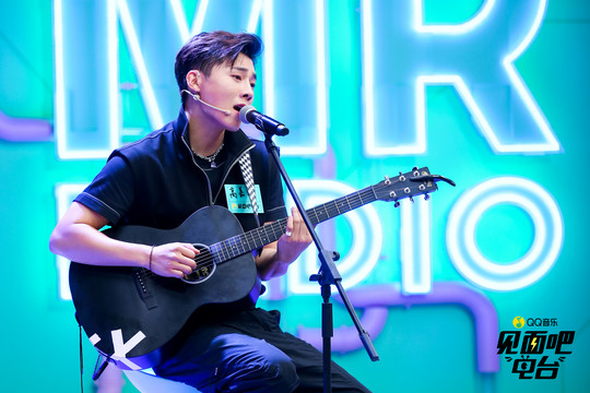 见面吧 - 高嘉朗弹唱《月牙儿》，朗哥在线表演东北R&B (Live)