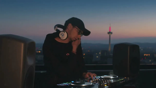 Dash Berlin - Oceans (Live From the Rooftop)